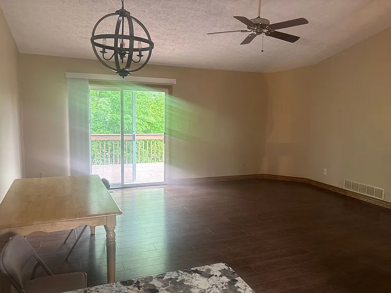 15 River Ridge Ln — Photo 4