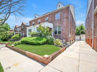 14418 70th Rd, Flushing, NY 11367