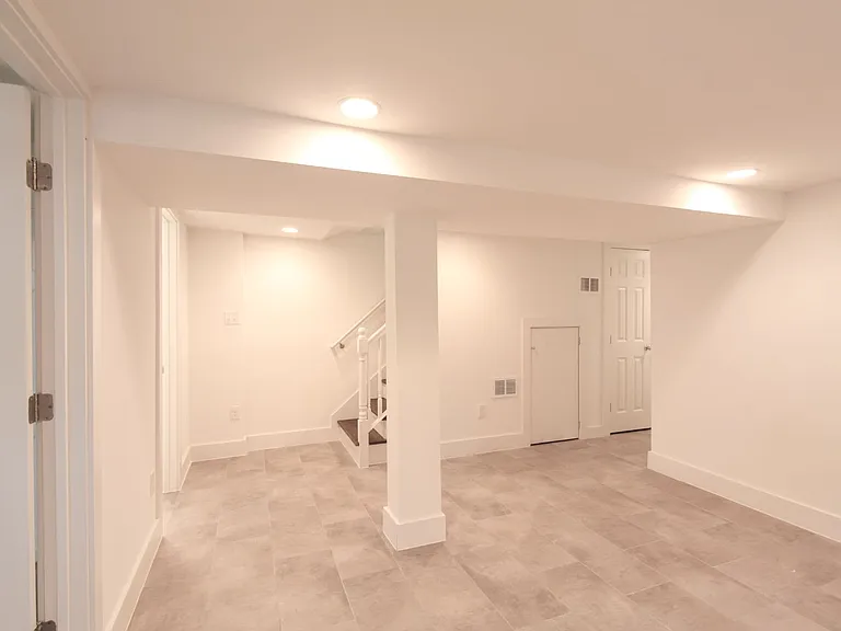 1267 Monroe St NE — Photo 9