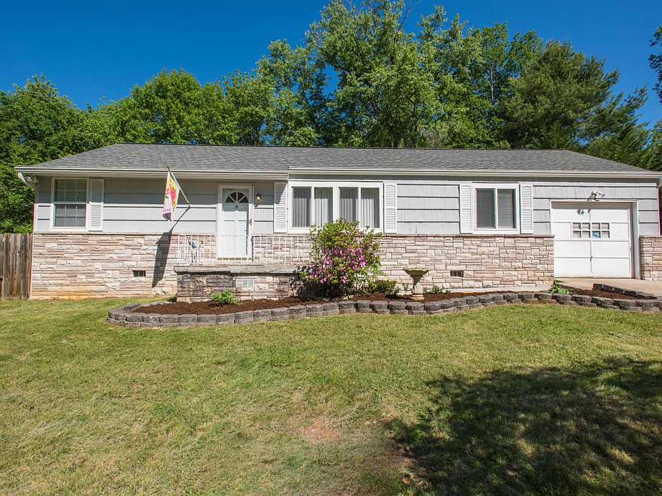 1st image of 127 Royal Heights Dr