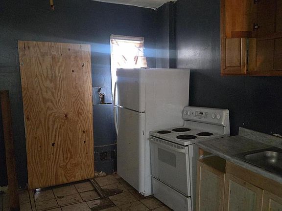 2nd image of 5105 Funston St