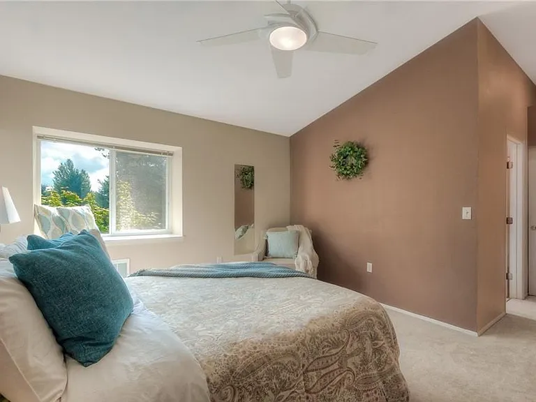 12431 NE 7th Pl — Photo 16