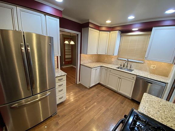 2nd image of 305 Park Dr