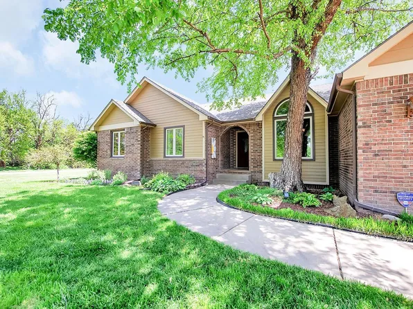 21231 W Tower Lakes Cir, Colwich, KS 67030