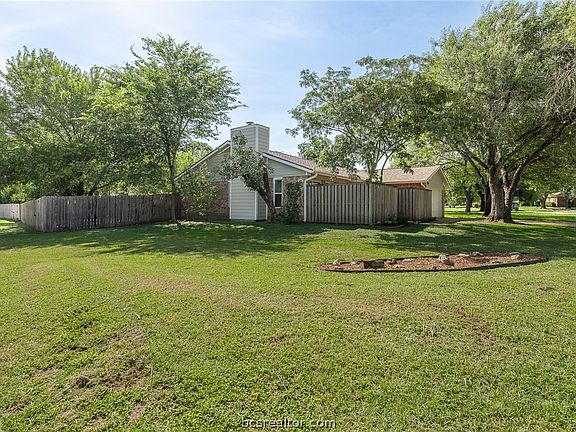 3rd image of 3201 Wildrye Dr