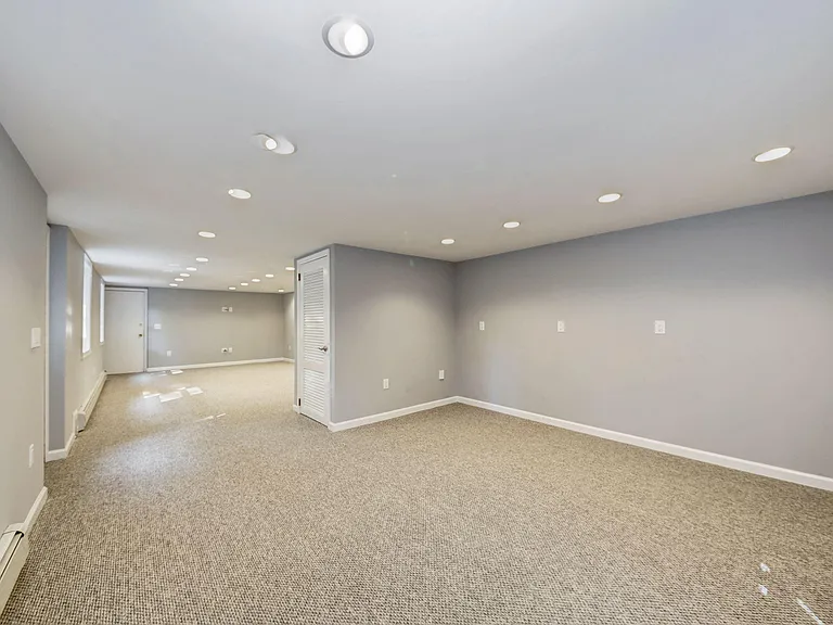 204 Deerfield Ln — Photo 24