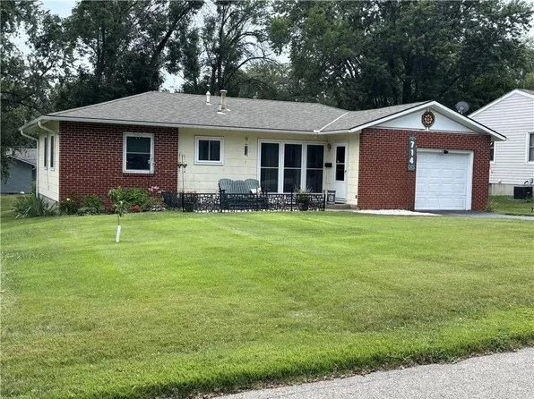 714 W Thompson St, Maryville, MO 64468