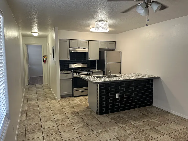 Sleek, Contemporary Efficiency - Live El Campo on Route 66! — Photo 49