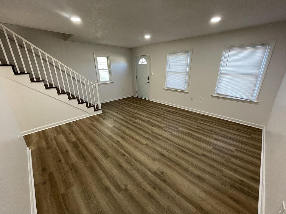 Entry / Living Room
