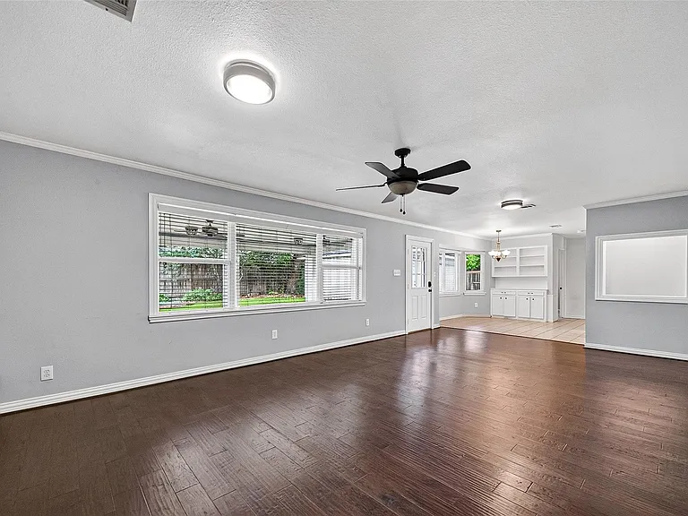 811 Thicket Ln — Photo 15
