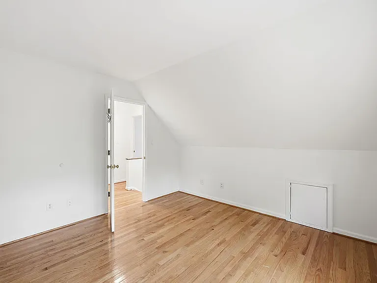101 Thomas Ln #B1 — Photo 26