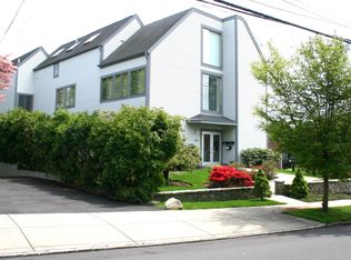 195 Field Point Rd #PENTHOUSE, Greenwich, CT 06830