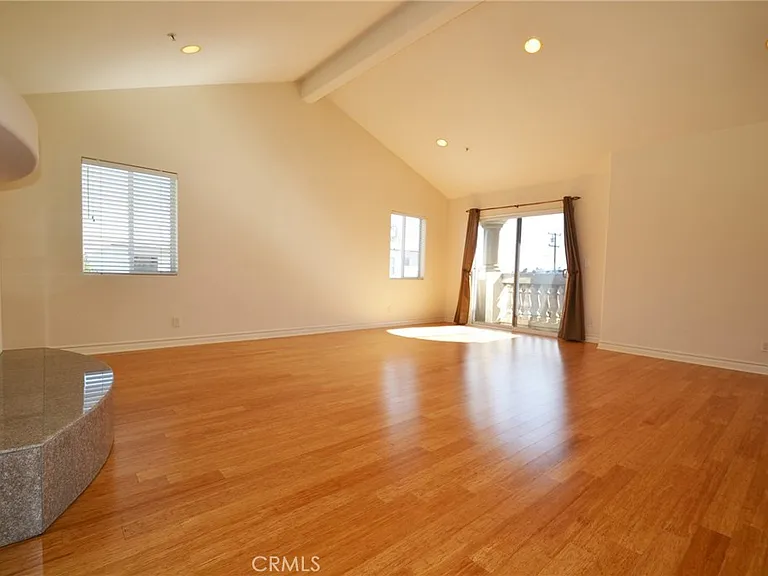 2203 Harriman #B — Photo 11