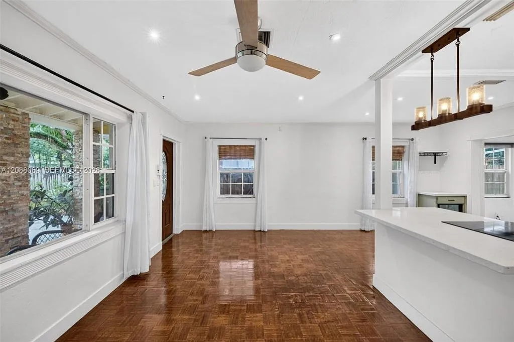 320 SW 12th Ave, 0 — Photo 4