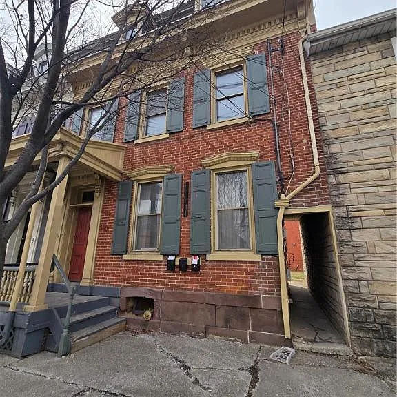 16 E Main St #1F — Photo 1