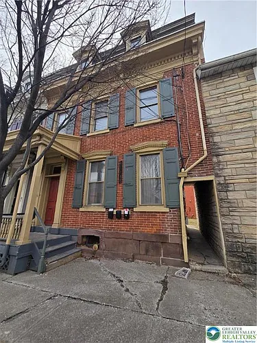 16 E Main St Photo 1