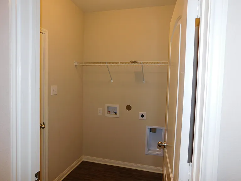 304 Aaron St — Photo 21