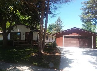 1600 Mohawk Ln, Waukesha, WI 53186