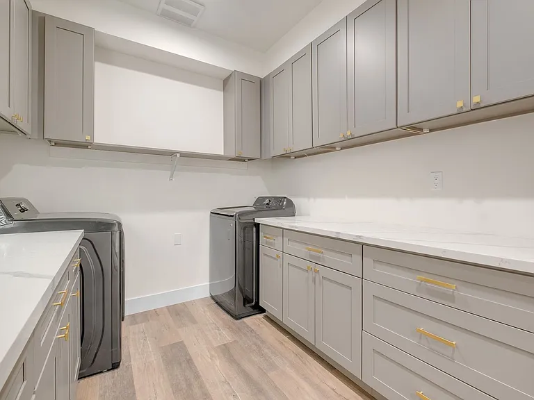 11619 Ayres Ave — Photo 25