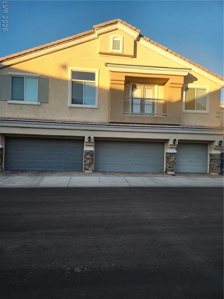 2 bed, 2.0 bath, 1128 sqft, $1,735 — Photo 1
