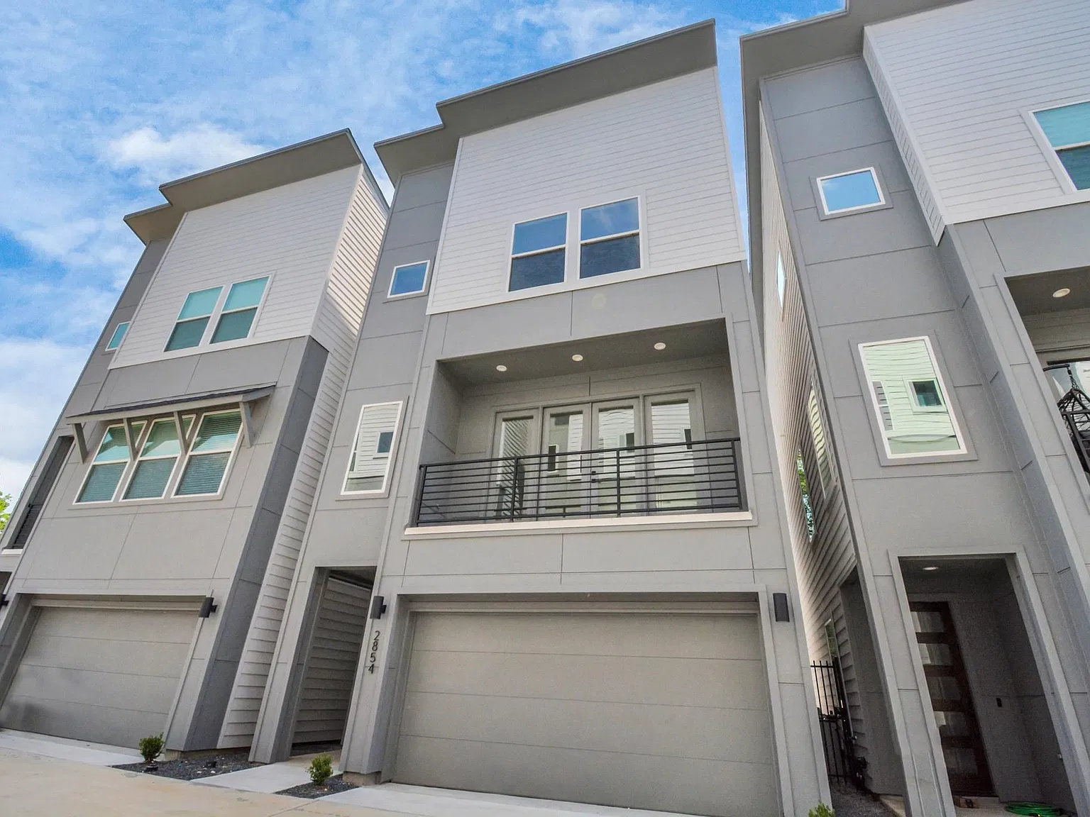 3 bed, 3.5 bath, 1920 sqft, $2,850 — Photo 3