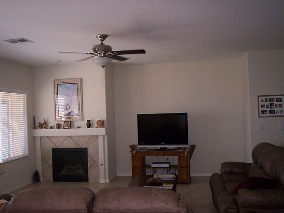 Living room/fireplace