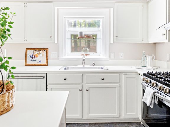 4th image of 8112 Morgans Way