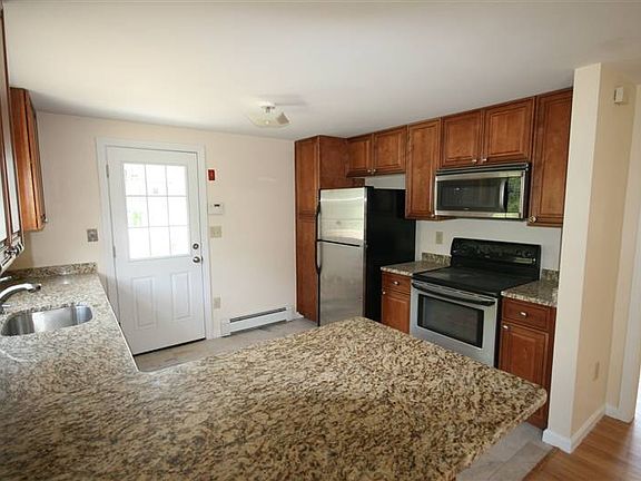 3rd image of 1 Lynn Dr