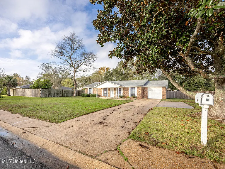 1213 King Henry Dr — Photo 3