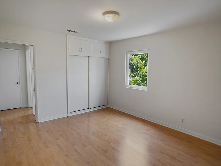 538 W Harvard St #B — Photo 6