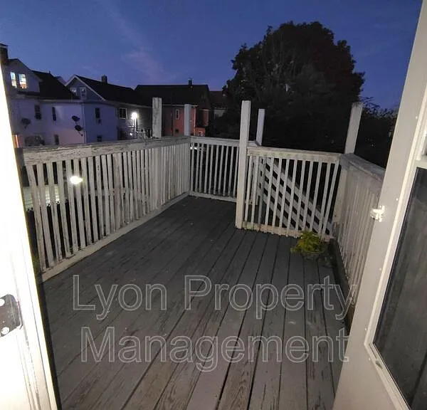 94 Webster Ave #2 — Photo 4