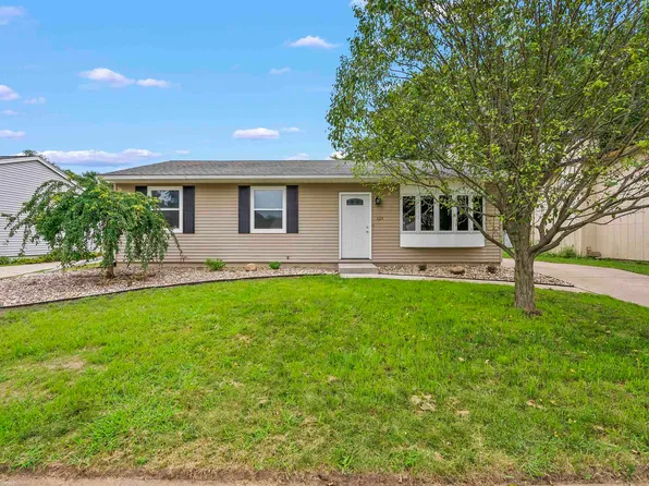 824 Cloverdale Ave, Waterloo, IA 50703