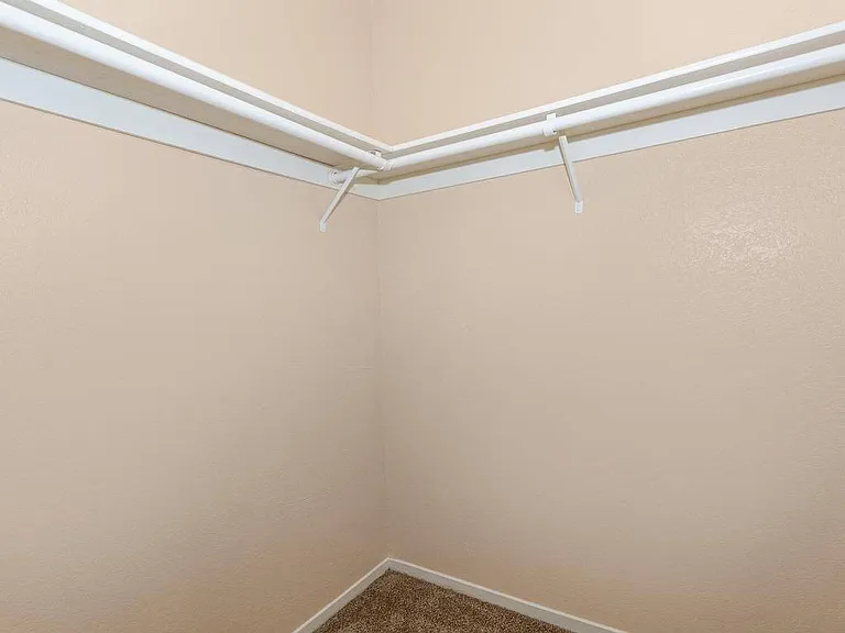 Barstonian Apartments — Photo 24