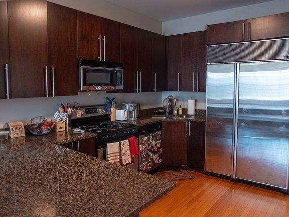 4th image of 1904 W North Ave #2