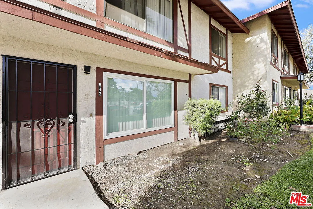 3 bed, 2.0 bath, 1208 sqft, $2,850 — Photo 4