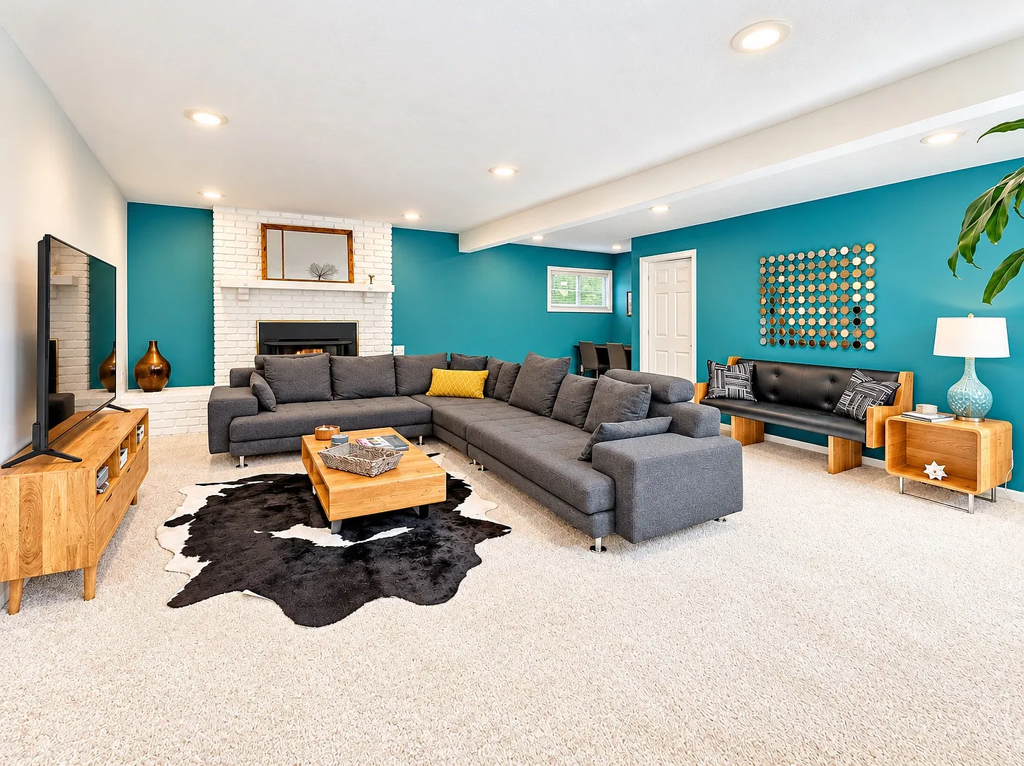 5 bed, 2580 sqft, $3,850 — Photo 3