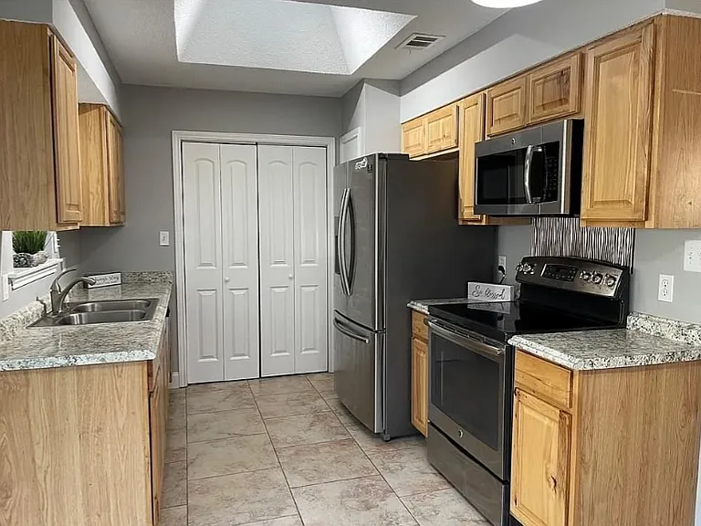2514 Crane St — Photo 6