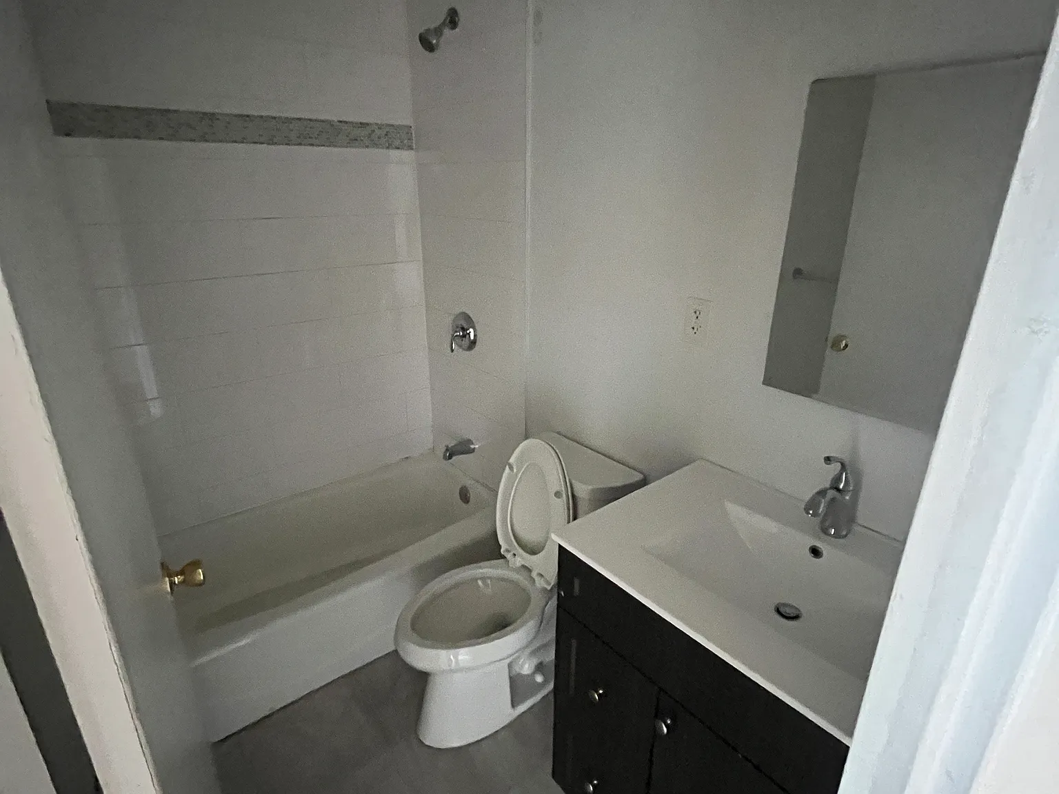 3 bed, 1.5 bath, $2,800 — Photo 2