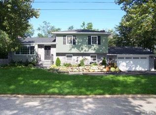 30 Meadow Lark Dr, East Northport, NY 11731