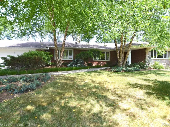 32340 Inglewood St, Beverly Hills, MI 48025