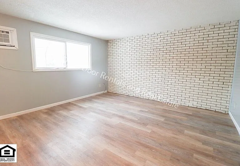501 N Broadway St #C — Photo 4
