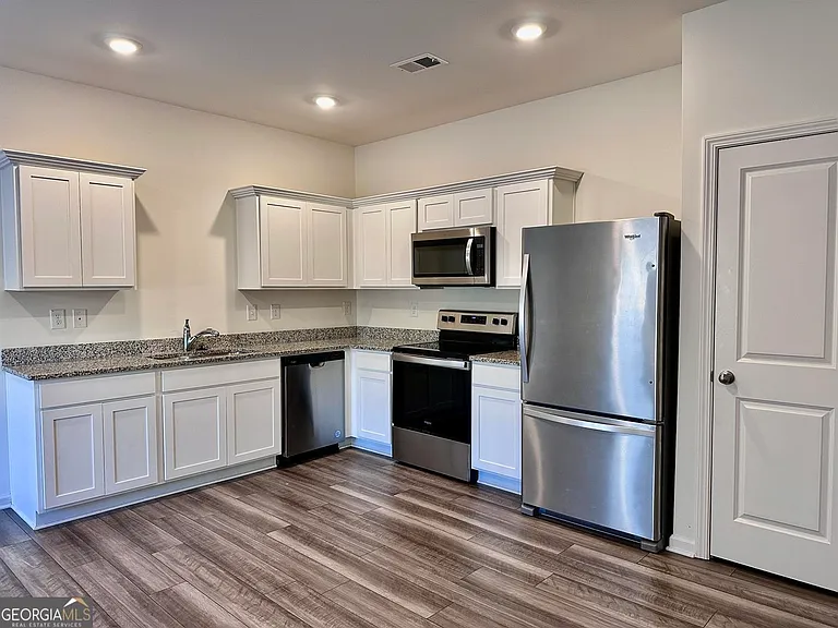 1066 Paddington Dr — Photo 4