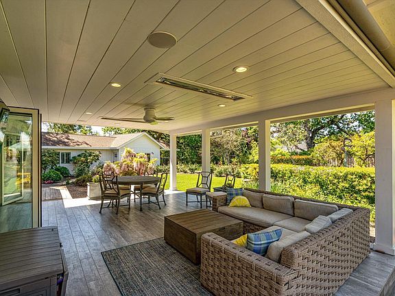 5th image of 10 Oak Tree Drive