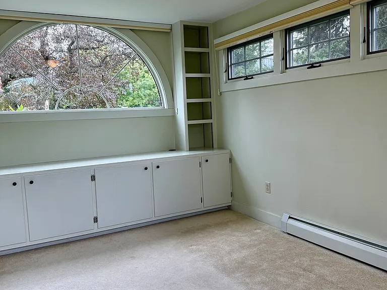 261 S Prospect St — Photo 27