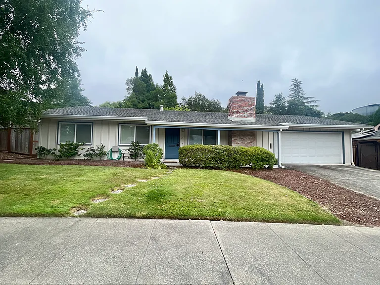 417 Deerfield Cir — Photo 1
