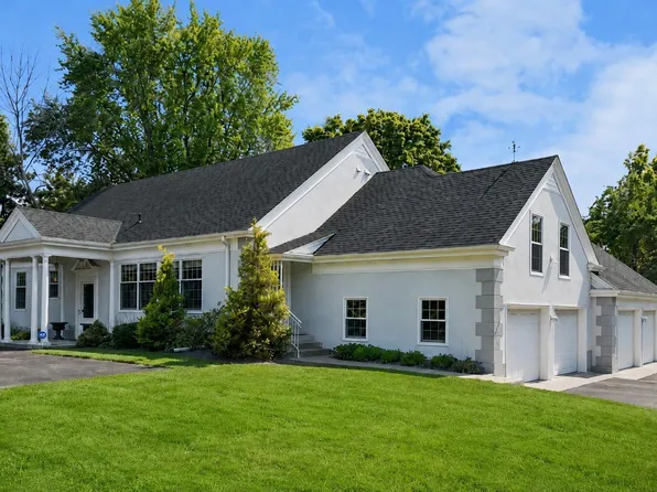 480 Highcroft Rd, Wayzata, MN 55391