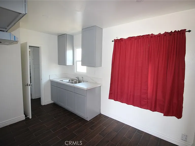 4954 Tweedy Blvd #B — Photo 6