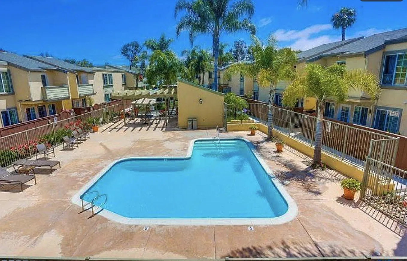 5252 Balboa Arms Dr — Photo 2