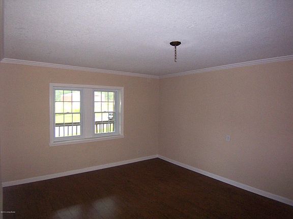 6 DINING ROOM