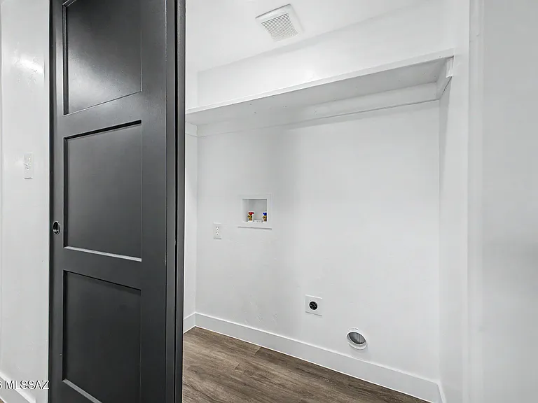 2625 W Oregon St — Photo 24